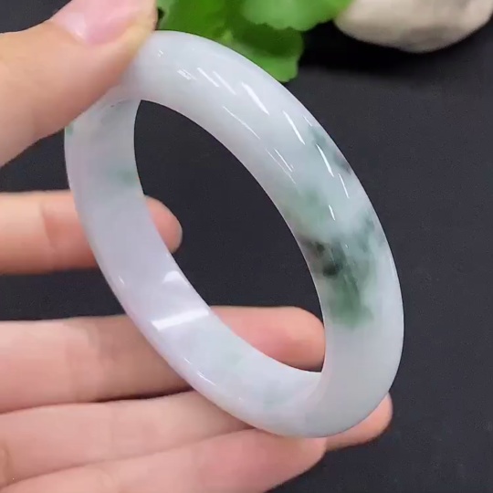 F33833244 Jadeite Regular Round Bangle 55.2 Inner Diameter Total Weight Approx. 57.8g (including other mineral components)
