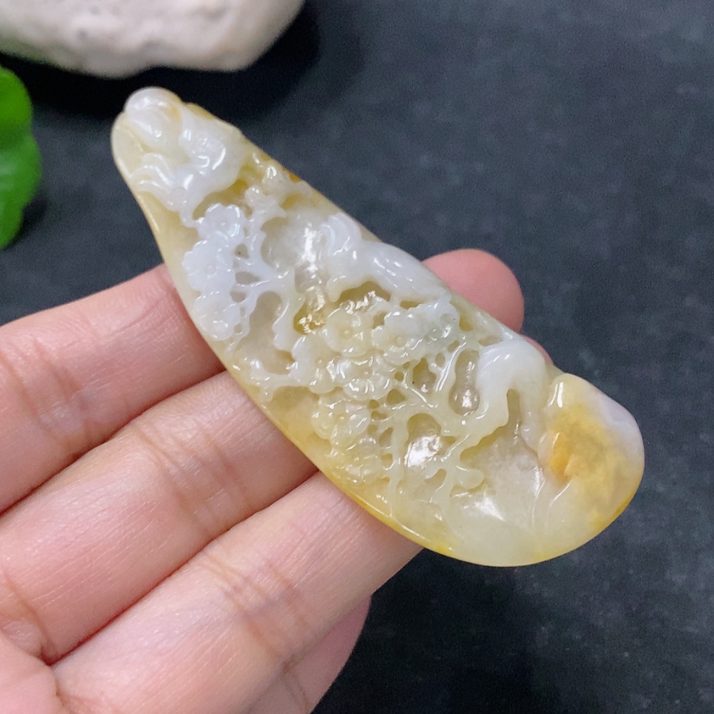 F33912470 Jadeite Pendant Magpie on Plum Branch Indicating Happiness, total weight approx. 16.66g, yellow part color origin undetermined