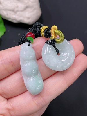 F33865667 Jadeite Pendants Sell as a Lot