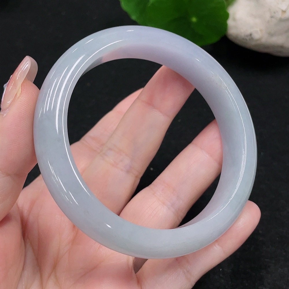 F33827428 Jadeite Round Bangle 57.2 Loop Size Total Weight Approx. 57.9g