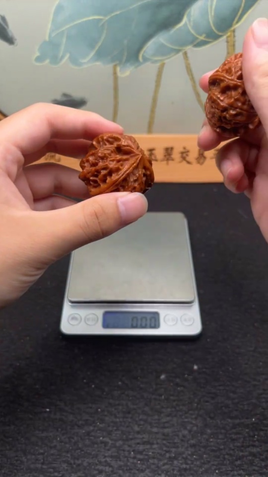 W34988725 Three-ridged Walnut, Total Weight Approx. 36.9g, Size About 39.7mm