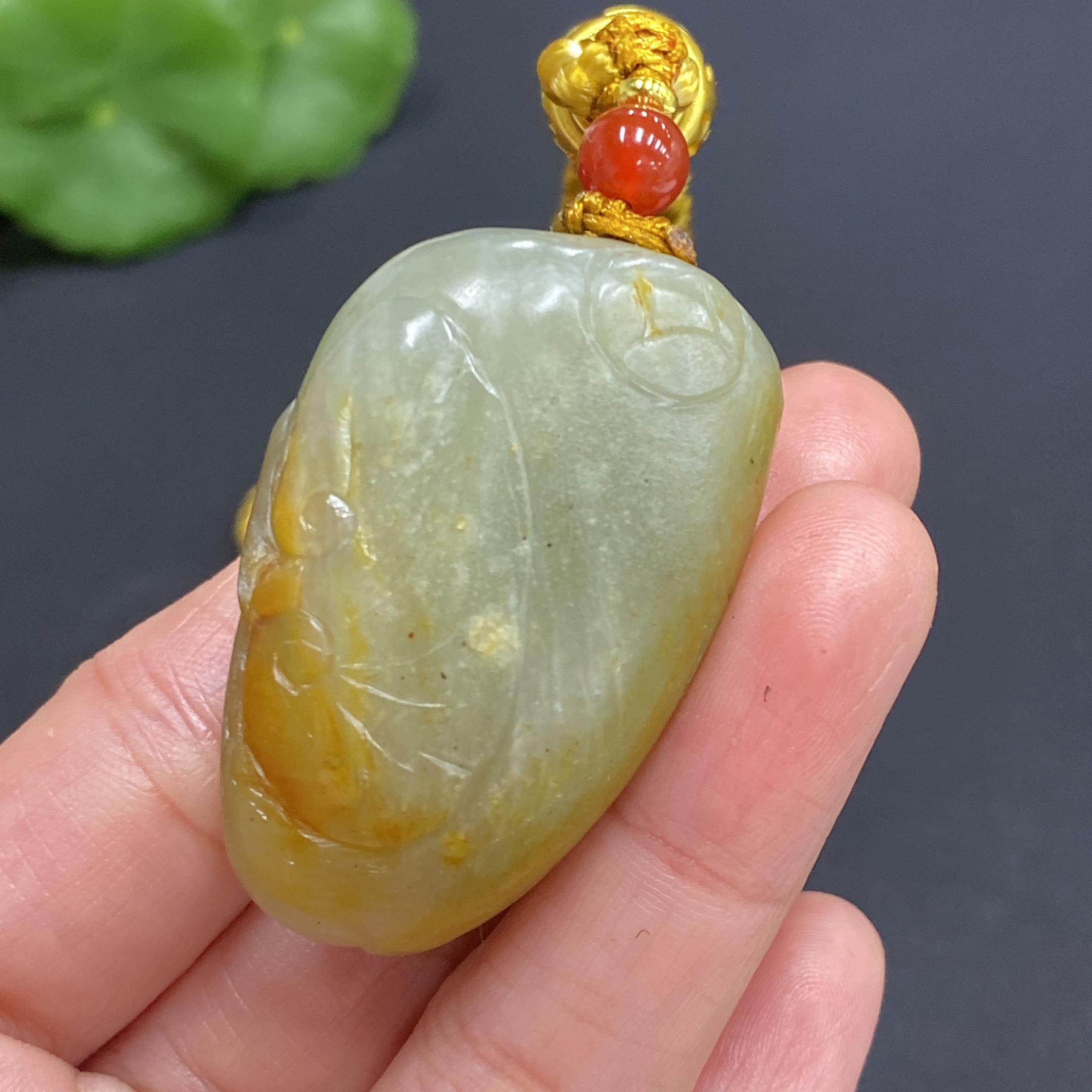 H25915040 Hetian Jade Handheld Ornament - God of Wealth