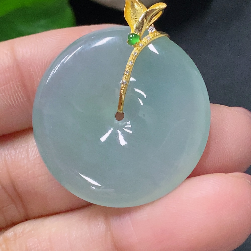 F35116494 Jadeite Pendant Peace Buckle with 18K Gold and Diamond Accents, Total Weight Approximately 8.36g