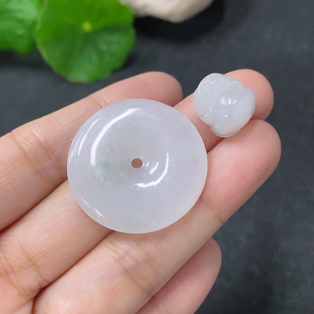 F33887736 Jadeite Pendants Sell as a Lot