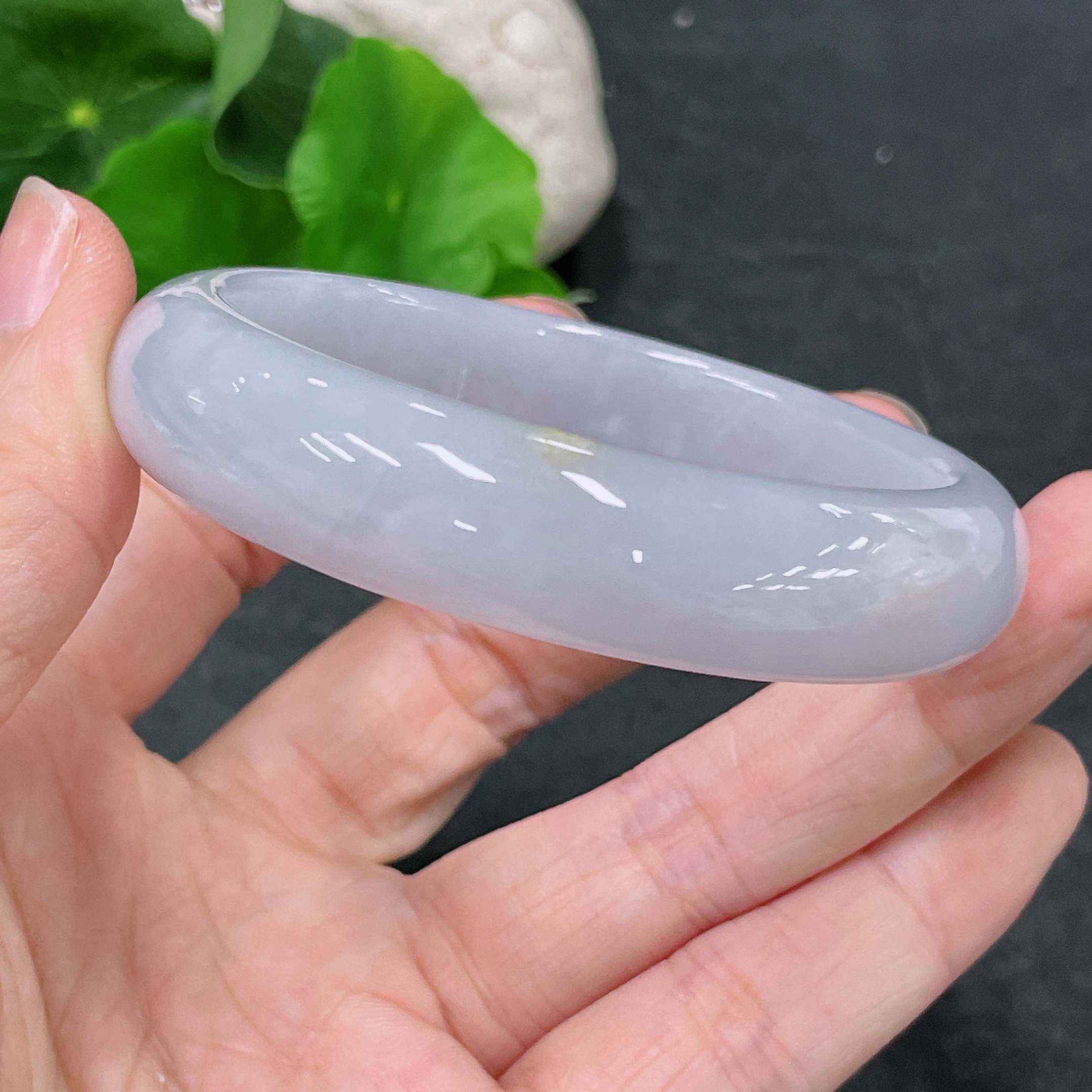 F33840114 Jadeite Regular Bangle (approx. 55.59g total weight, size 55.6)