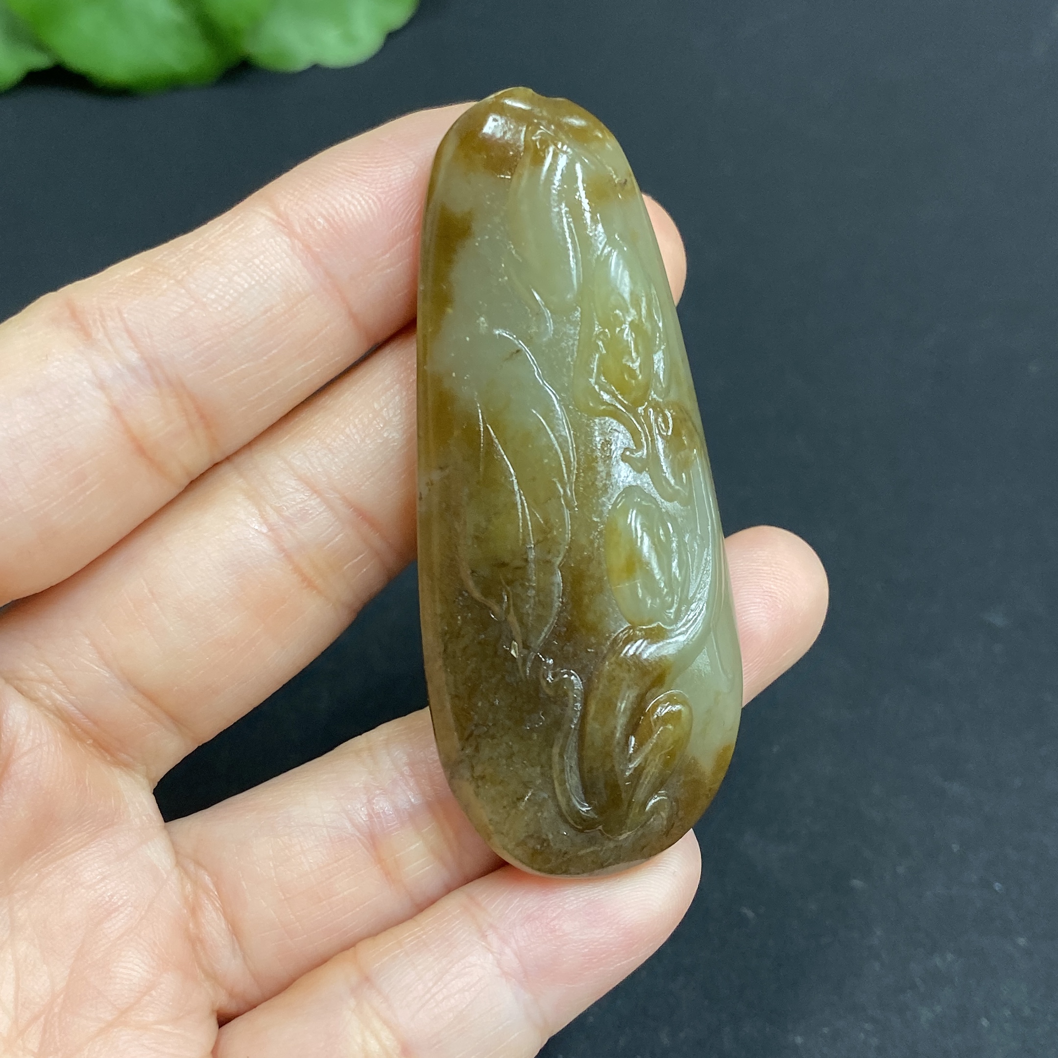 H32813924 Hetian Jade Pendant - Auspicious Monkey Offering Blessings