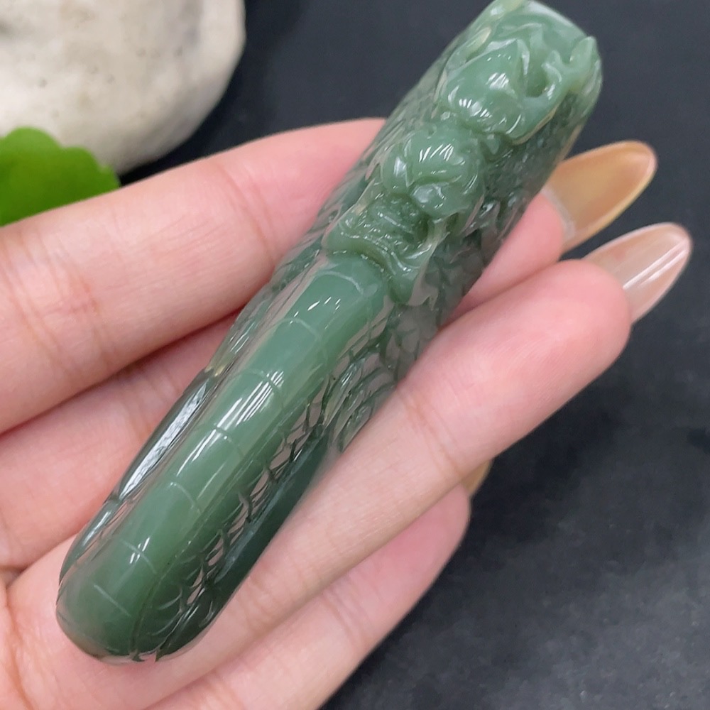 H32705101 Hetian Jade Pendant - The Dragon Roams the World
