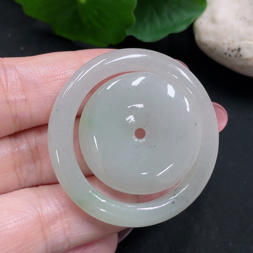 F34982938 Jadeite Mother-and-Child Button Pendant, Total Weight Approximately 15.6g