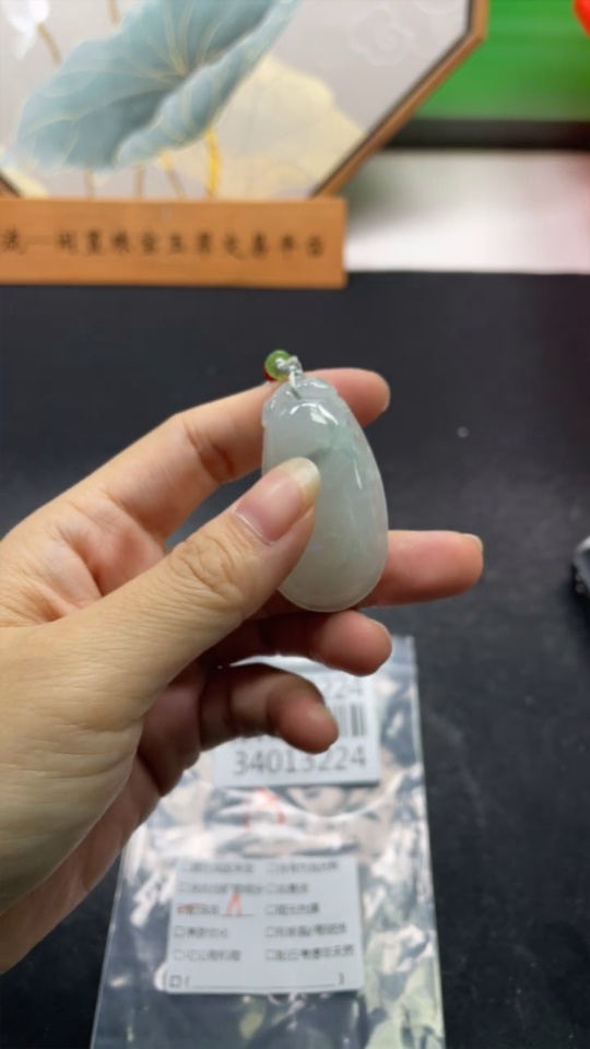F34013224 Jadeite Auspicious Gourd Pendant