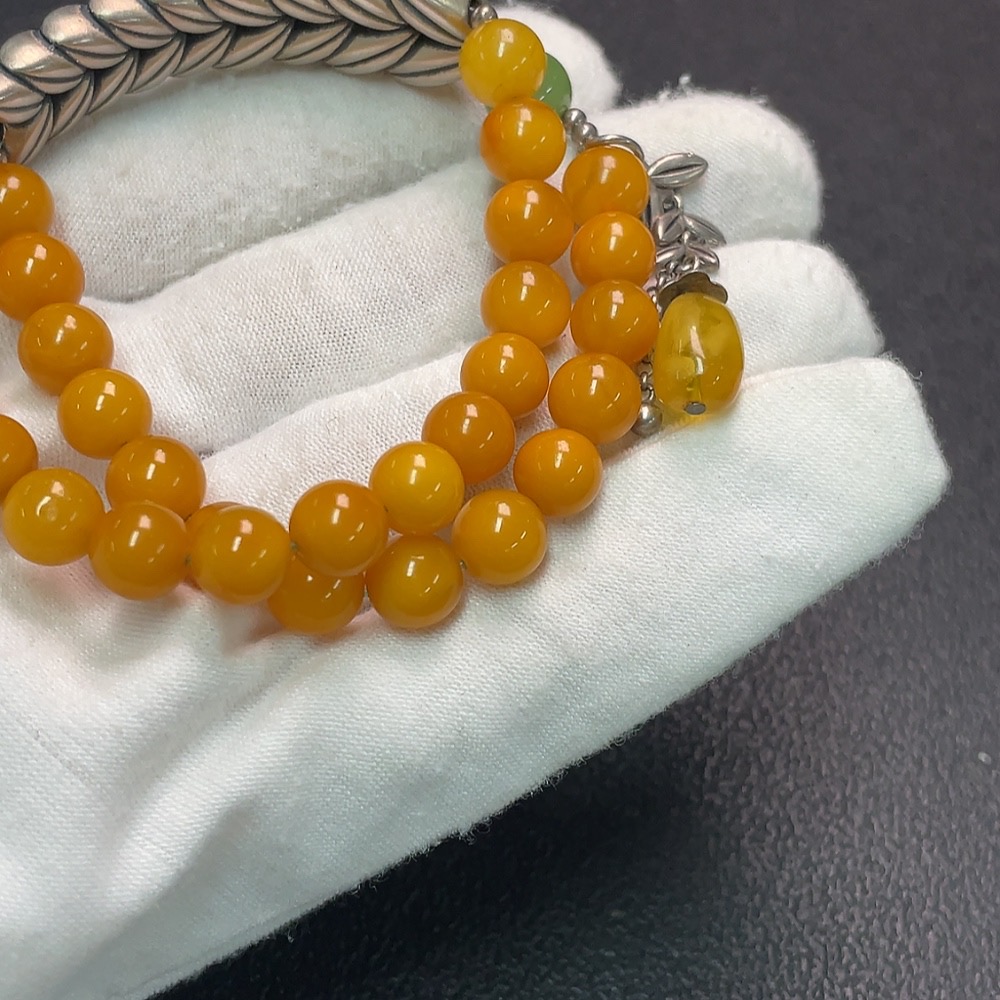 C34038702 Amber Beeswax Bracelet Non-Gold with Hetian Jade, Total Weight Approx. 14.42g, Size About 7.7mm
