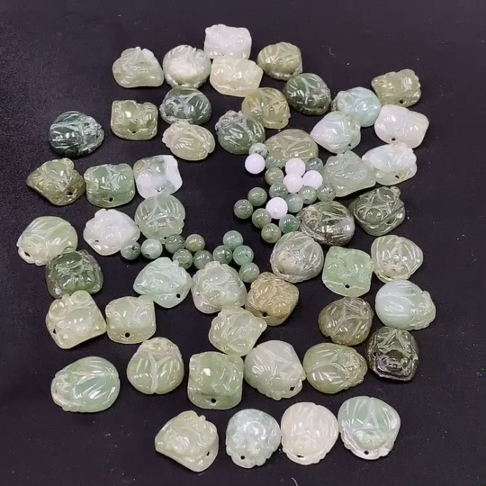 F26012235 Jadeite Pendant/Beads 30+ Sell as a Lot Total Weight Approx. 120.48g (Including Bag)