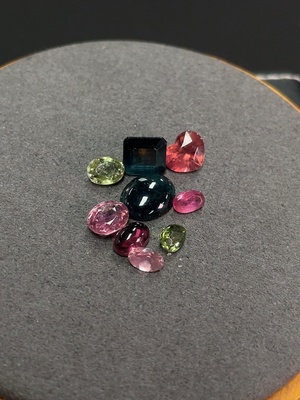 C46539239 碧玺裸石 货品总重约12.68克拉 一手走