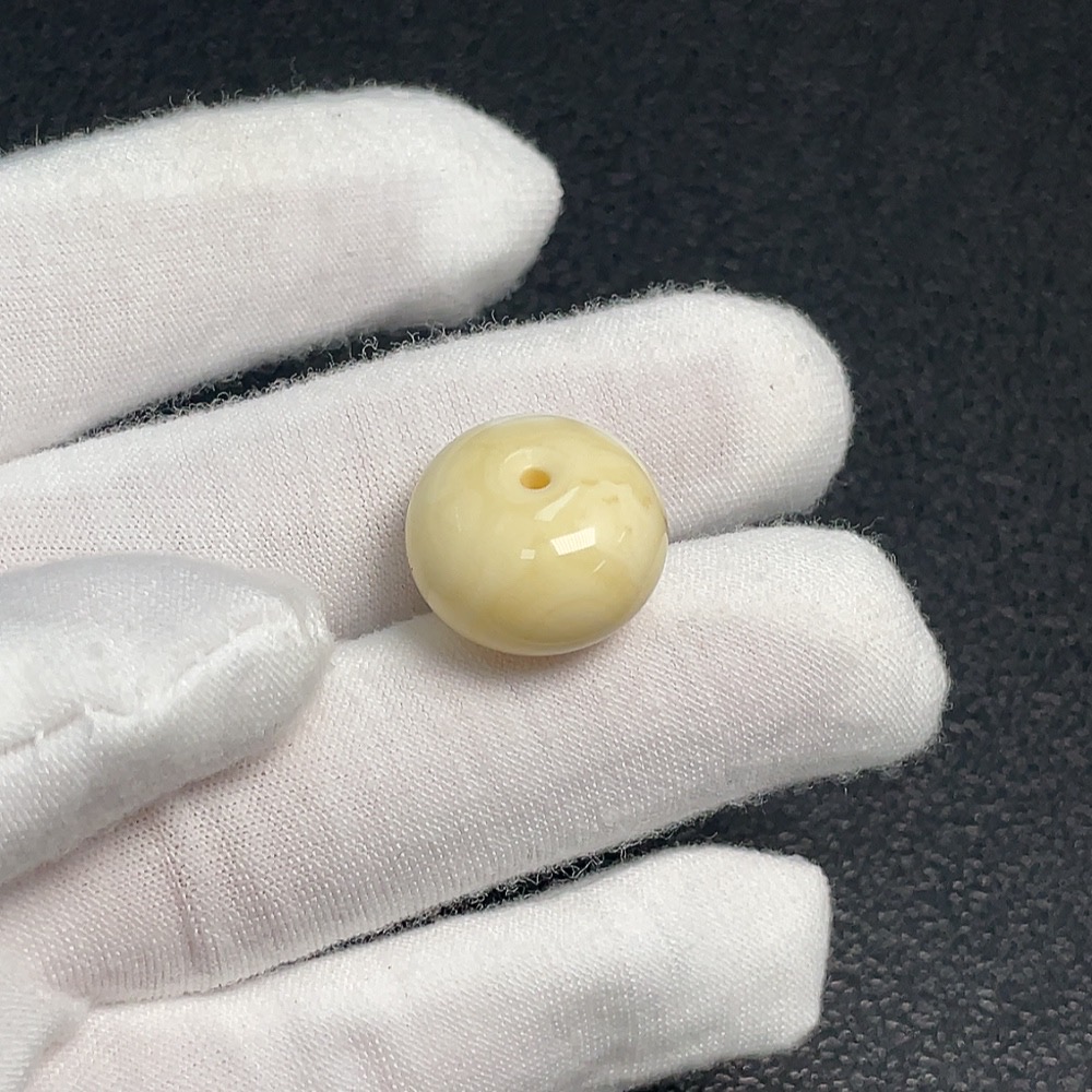 C34952174 Amber Jewelry Total Weight Approx. 1.93g
