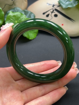 H41916403 和田玉圆条手镯 内径56.5mm 总重约65.7g