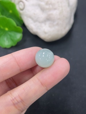 F46551437 翡翠珠子 货品总约重3g