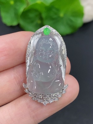 F42967107 翡翠观音挂件 18k金 货品总重量约5克 配镶钻石
