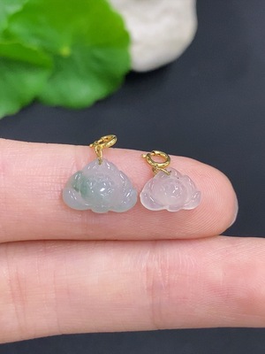 F41933971 翡翠莲花挂件一手走 18k金扣头 货品总重量约0.8克