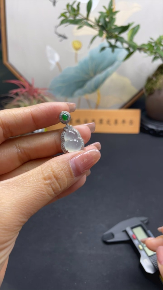 F25885570 Jadeite Inlaid with 18k Gold, Total Weight Approx. 3.38g