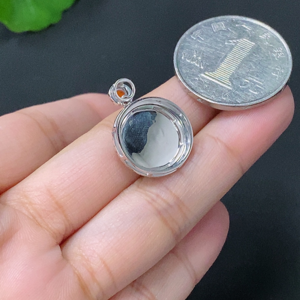 F21402087 JadeitePeace Button Pendant in 18K Gold Setting with Yellow Beads (Color Origin Undetermined) Total Weight Approx. 3.2g