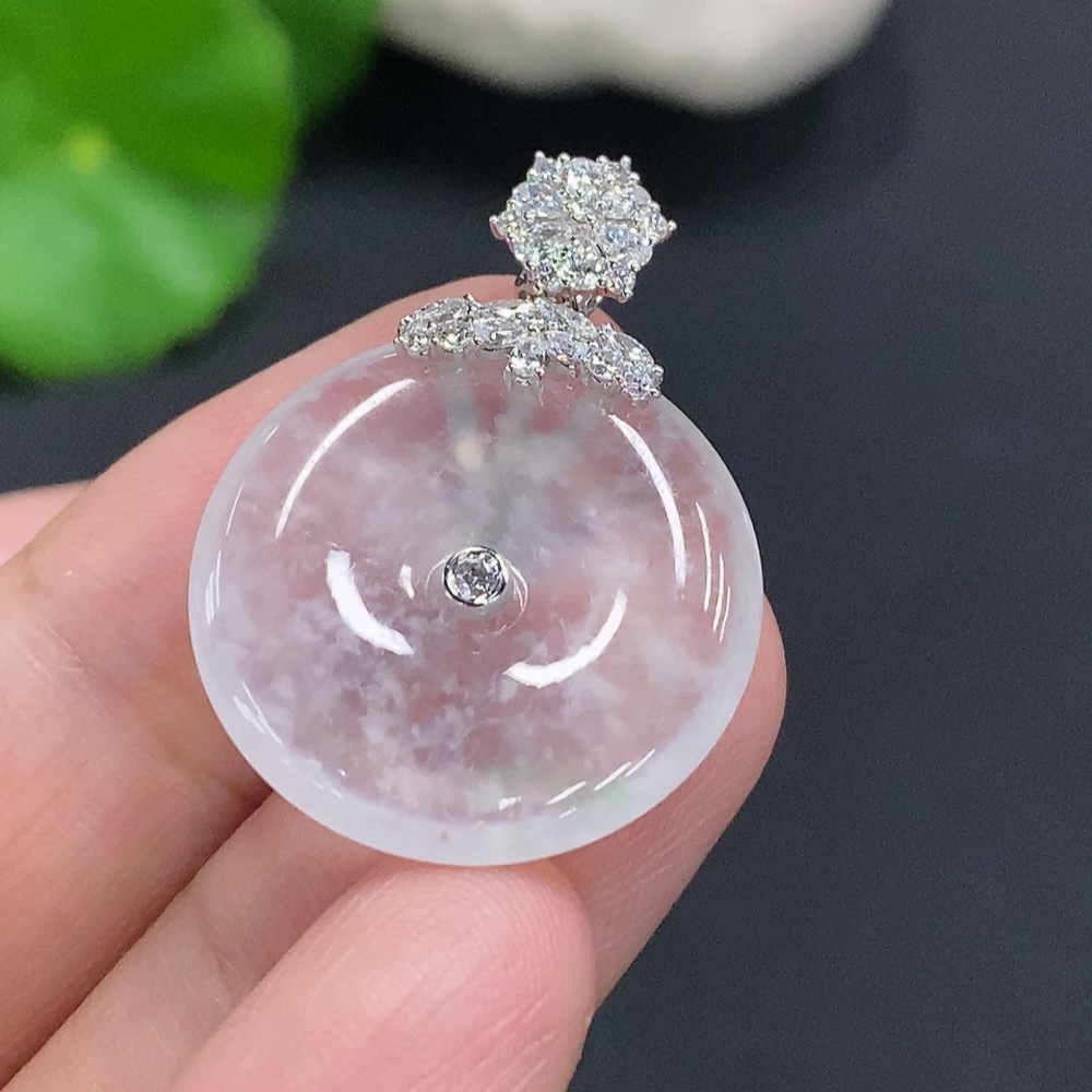 F26007044 Jadeite Safety Buckle with 18K Gold Buckle Head, Total Weight Approximately 4.5g