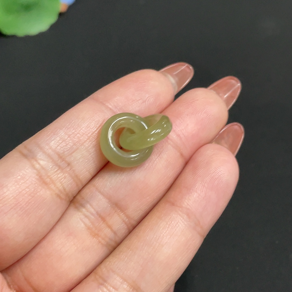 H34074525 Hetian Jade Pendant Total Weight About 2.3g