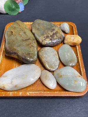 H33863225 Hetian Jade, containing other mineral components, undetermined cause of skin color, total product weight approximately 1.05kg