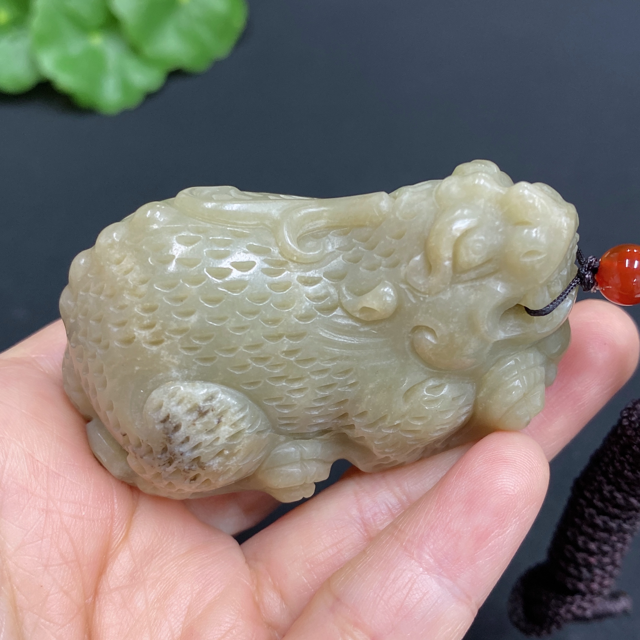 H28281557 Hetian Jade Pendant: Auspicious Beast