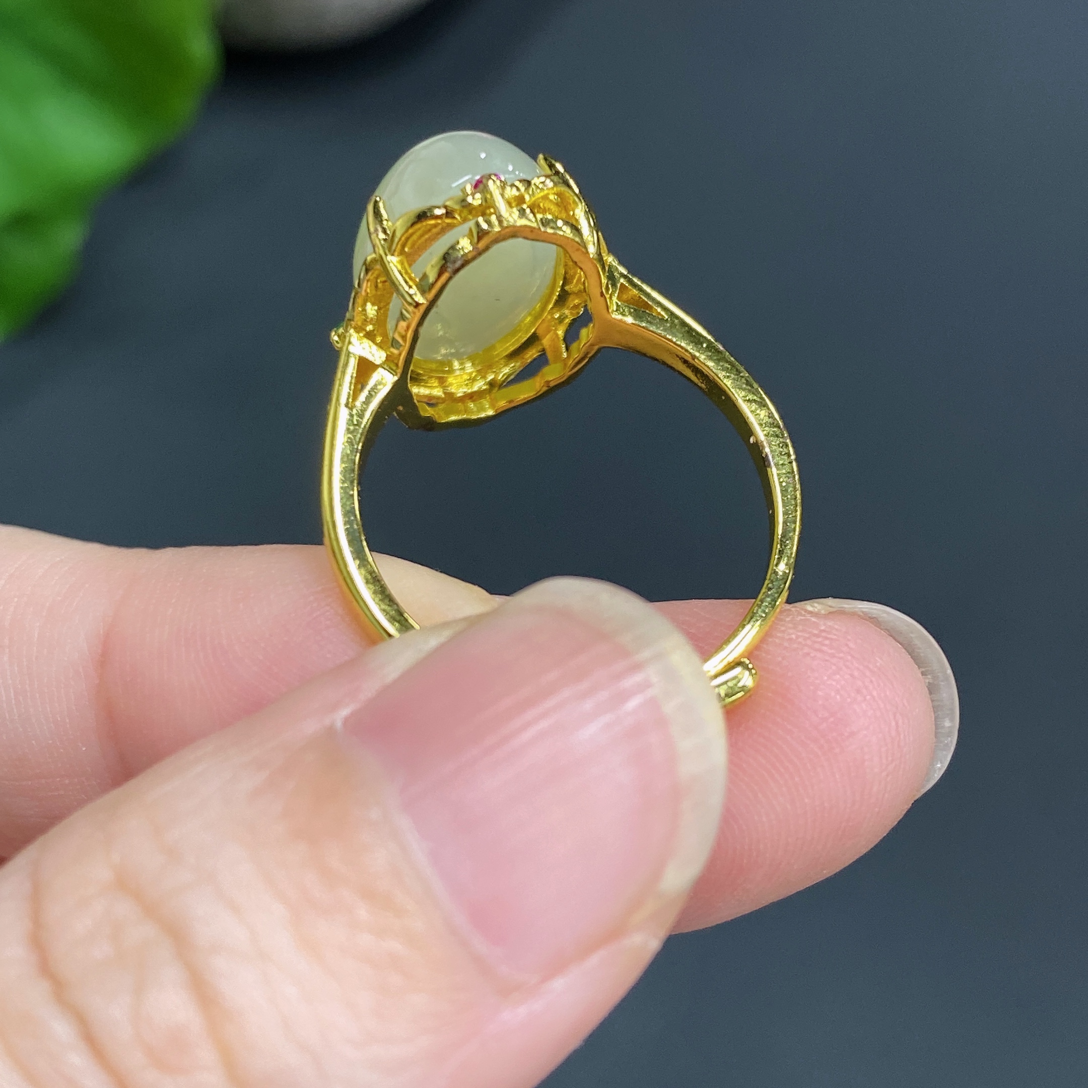 H18056380 Hetian Jade oval cabochon adjustable ring, non-gold setting, total weight approx. 3.5g