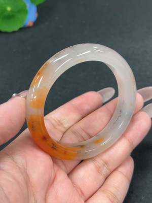 H41923504 非洲翠(独龙玉)正圈手镯 圈口52.3 货品总重约39.6g