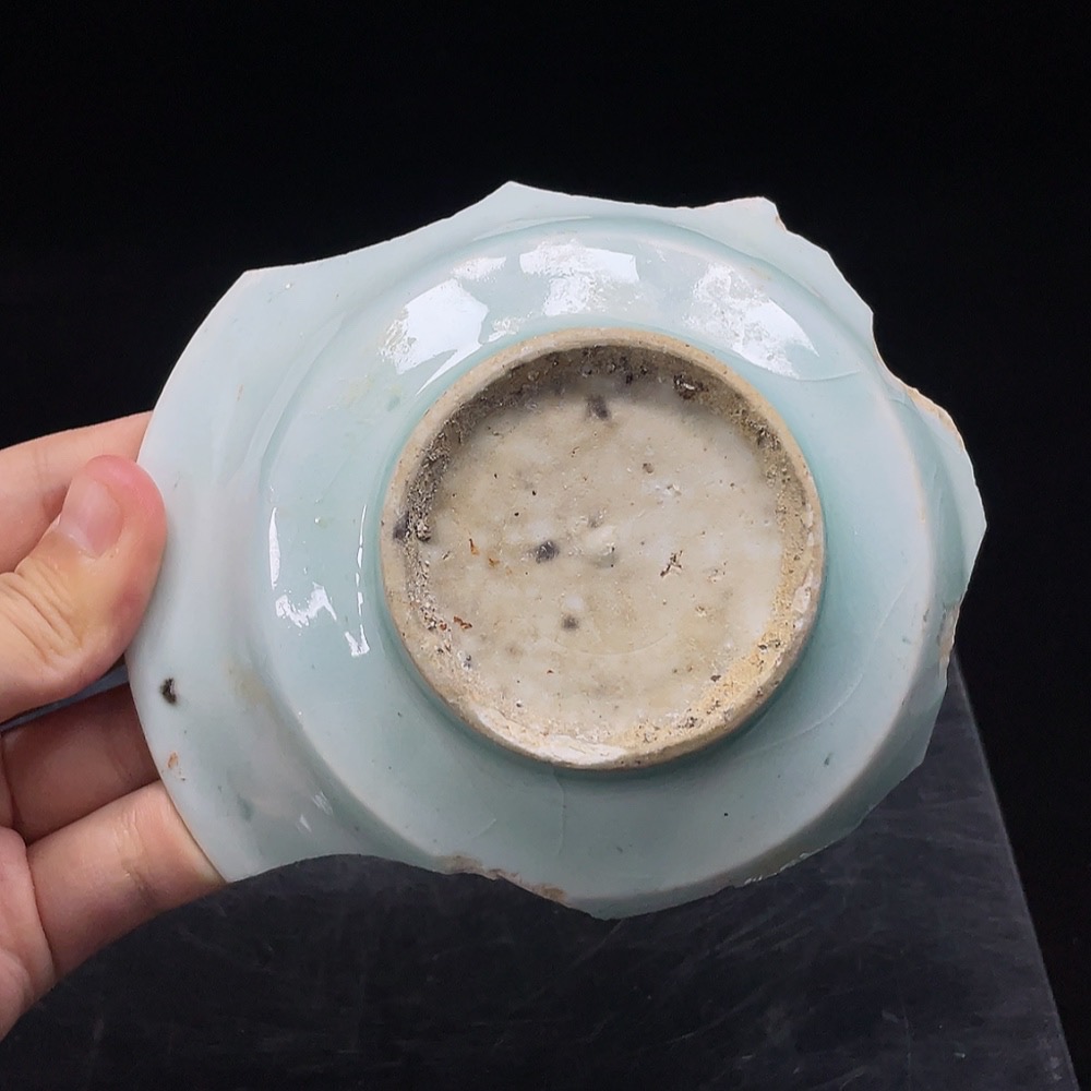 W33936475 Ceramic shard, shadow blue-glazed ceramic shard (subject to actual item)