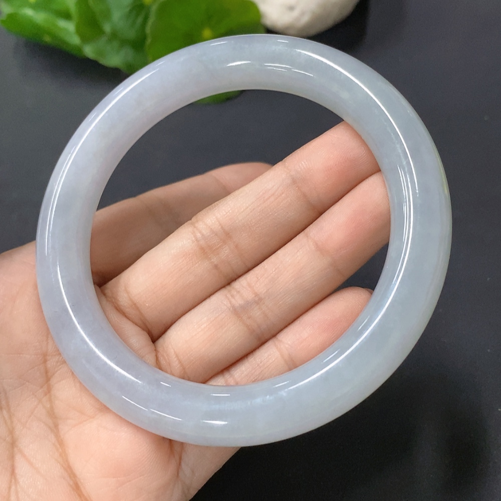 F17831601 JadeiteRound Bangle 59.3 Circumference Total Weight 65.497g