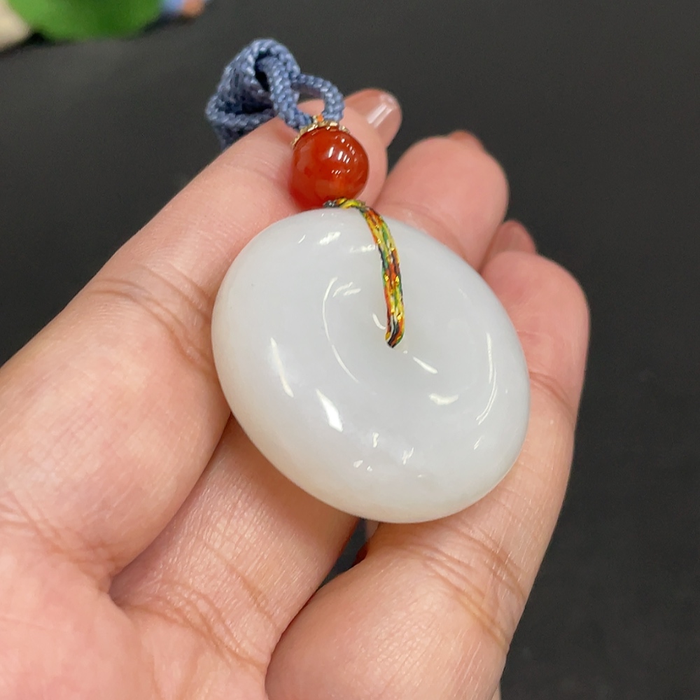 H34054660 Hetian Jade Pendant   Peace Buckle