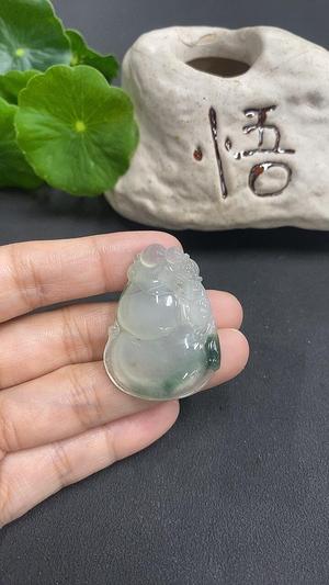 F1028405 JadeitePendant with Veins/Cracks