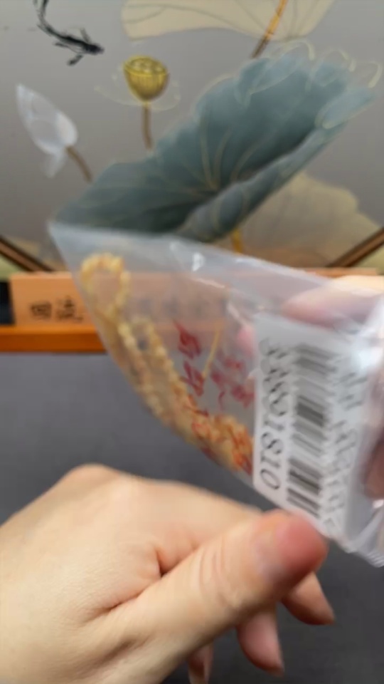 C33891810 Amber Beeswax Bead Strand with Partial Visible Repairs, Total Weight Approximately 12g, Size About 5.3mm