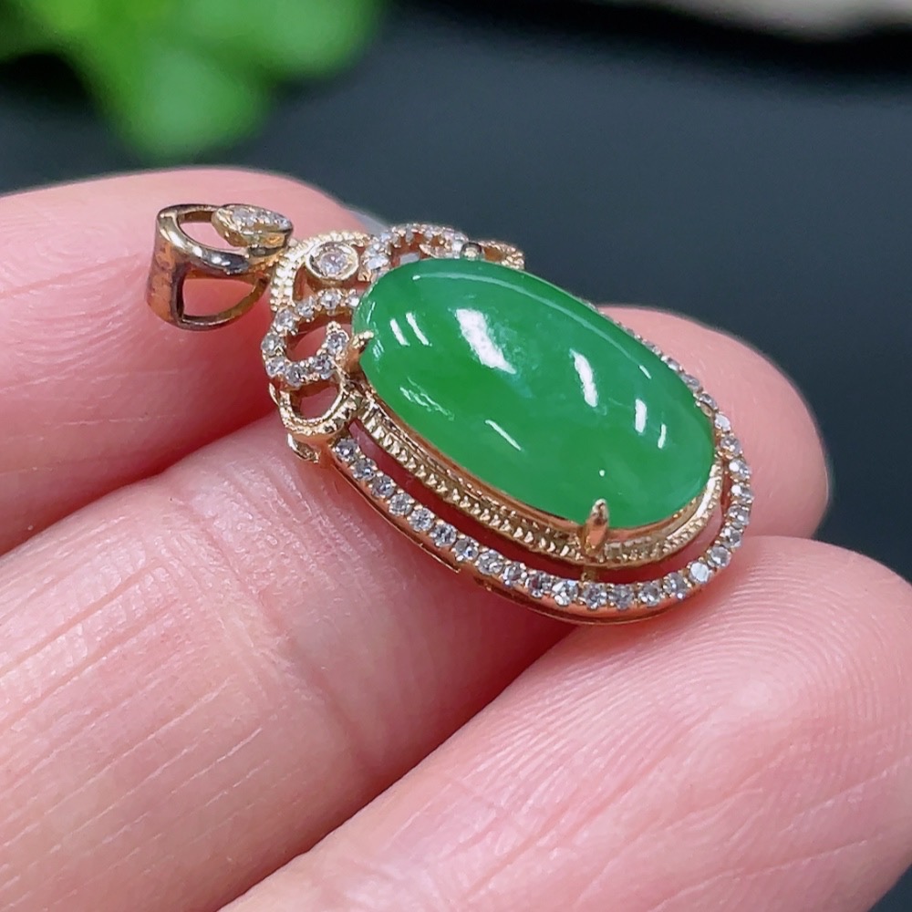 F25929324 Jadeite Cabochon Pendant with 18K Gold Mount, Total Weight Approx. 2.86g