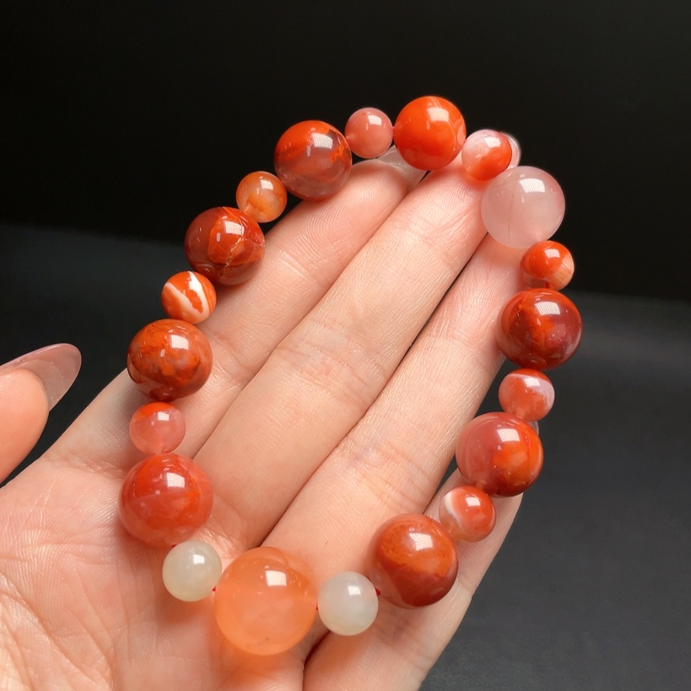 C29340406 South Red Agate Bracelet, approx. 7.7-12.2mm, total weight about 32.27g, visible organic matter, with Hetian Jade
