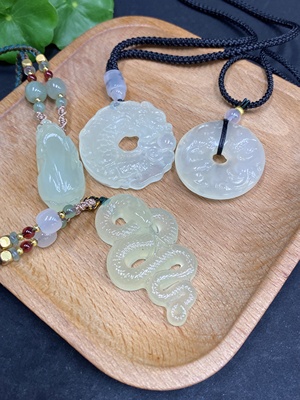 H34970576 Xiuyu (Serpentine Jade) Pendant