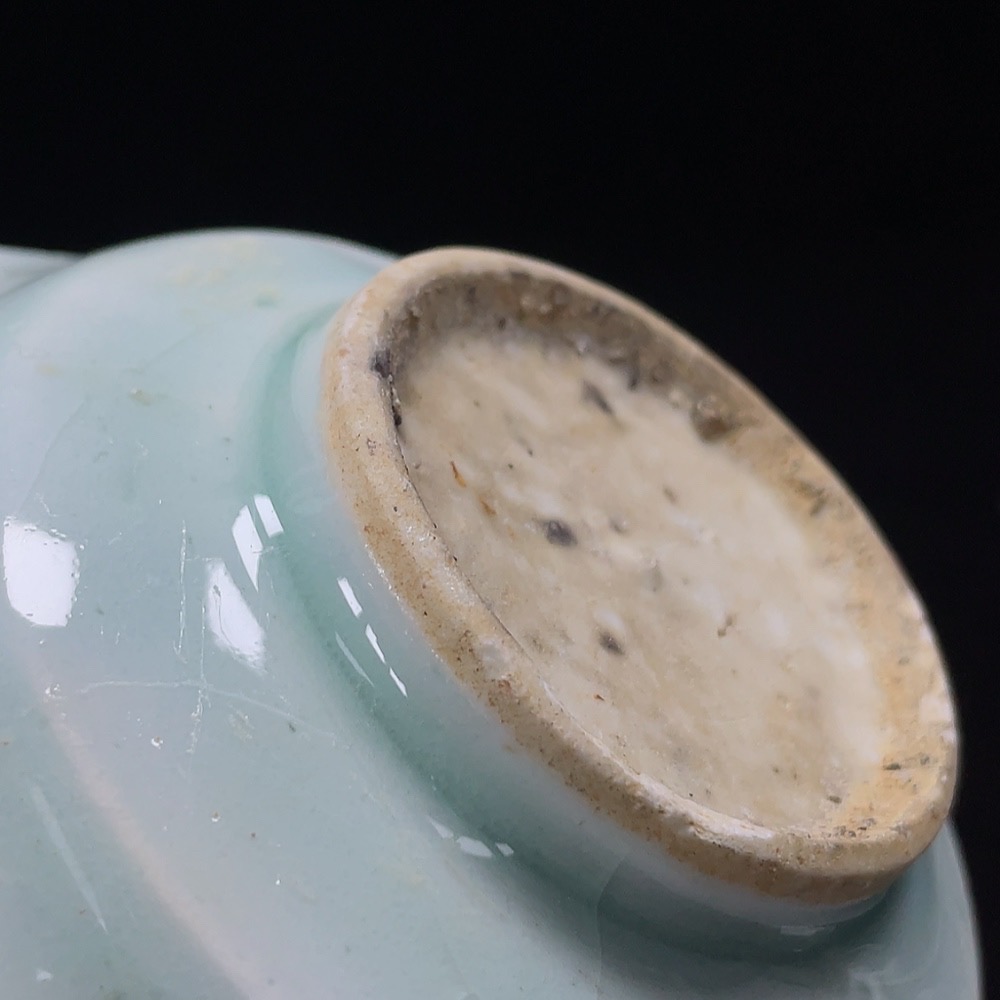 W33936475 Ceramic shard, shadow blue-glazed ceramic shard (subject to actual item)