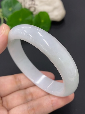 F42971883 翡翠正圈手镯 圈口57.8 货品总重约57克