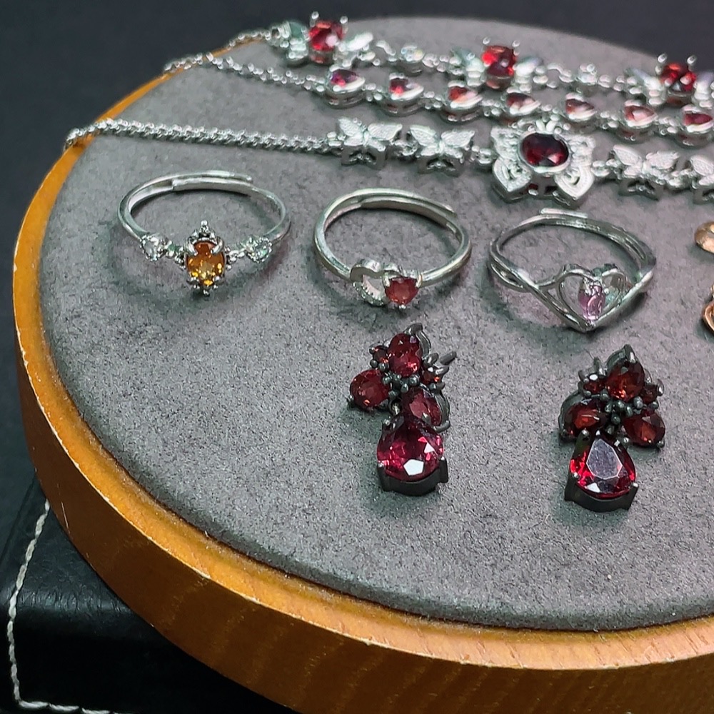 C34990011 Garnet Earrings + Pendant + Bracelet + Ring Adjustable Non-Gold Total Weight Approx. 23.17g Sell as a Lot