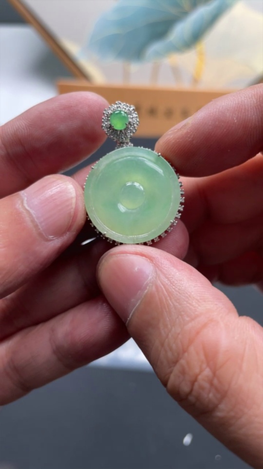 F16826320 Jadeite Blessing Shell Pendant 18K Gold Inlaid Total Weight Approx. 6.45g