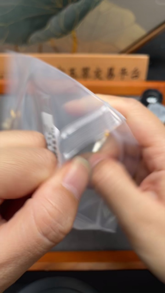 C29341692 Seawater pearl inlaid ring, 18k gold, size 14, approximately 10.3mm, total weight about 3.57g, color origin undetermined