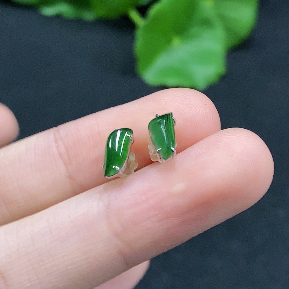 F32695850 Jadeite Inlaid Earrings 18K Gold Total Weight Approx. 0.8g Including Ear Studs