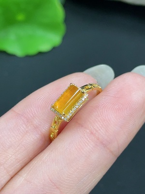 F42970145 翡翠戒指 18k 配镶钻石 货品总重约1.5g  圈口13