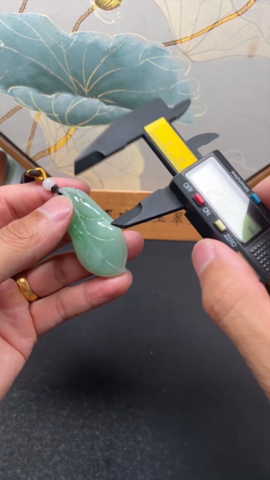 F33909975 Jadeite Leaf Pendant Total Weight Approx. 18.5g