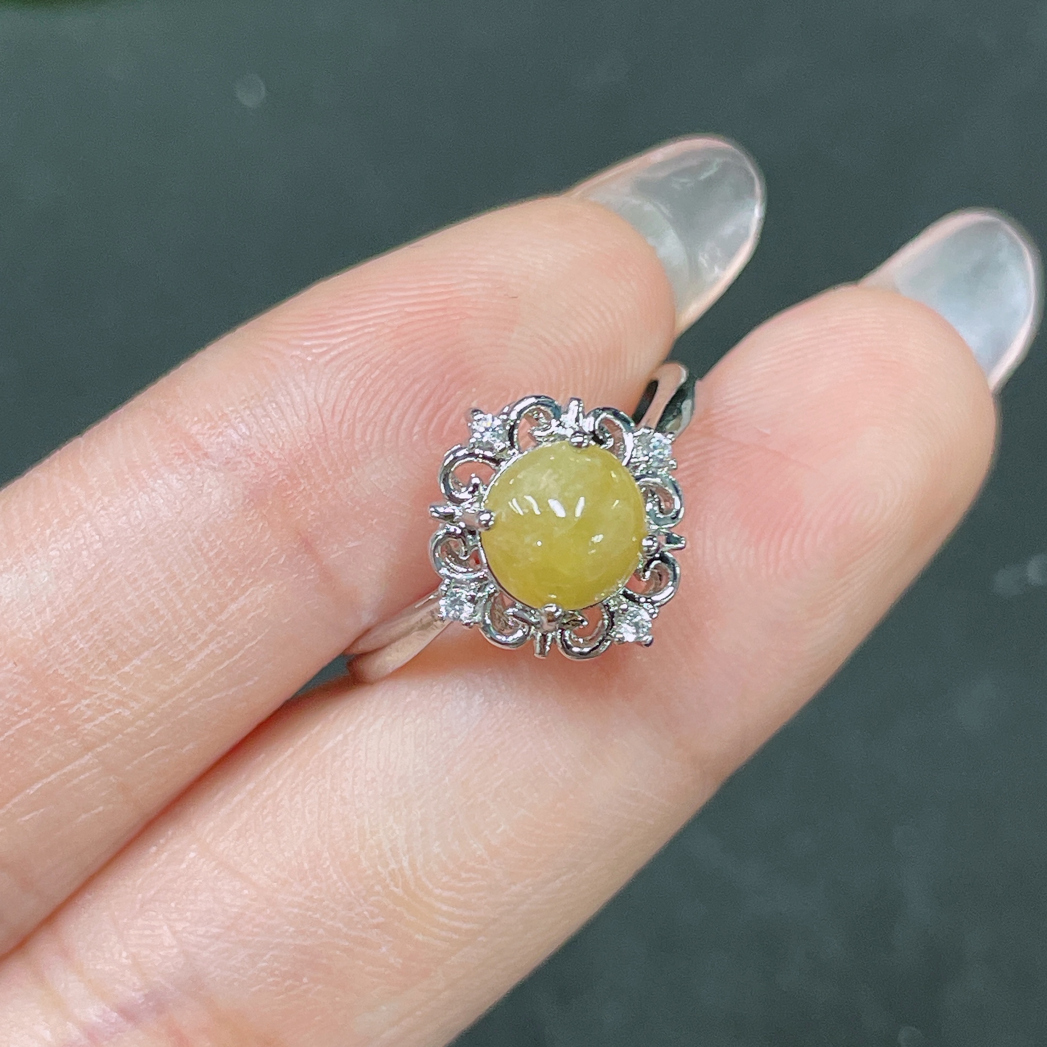 F34021871 Jadeite inlay piece Non-gold Adjustable Color origin undetermined Total weight approx. 2g