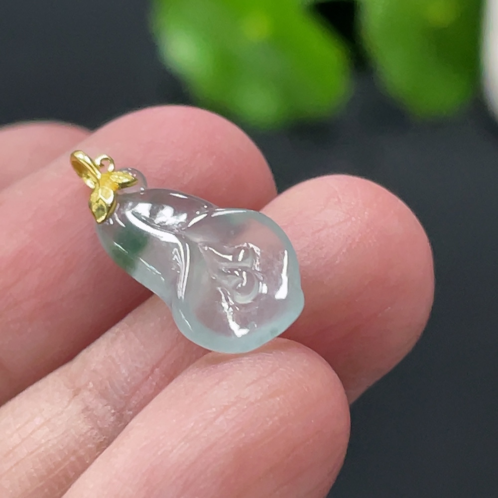 F32768552 Jadeite Magnolia Pendant with 18K Gold Bail, Total Weight Approx. 0.78g