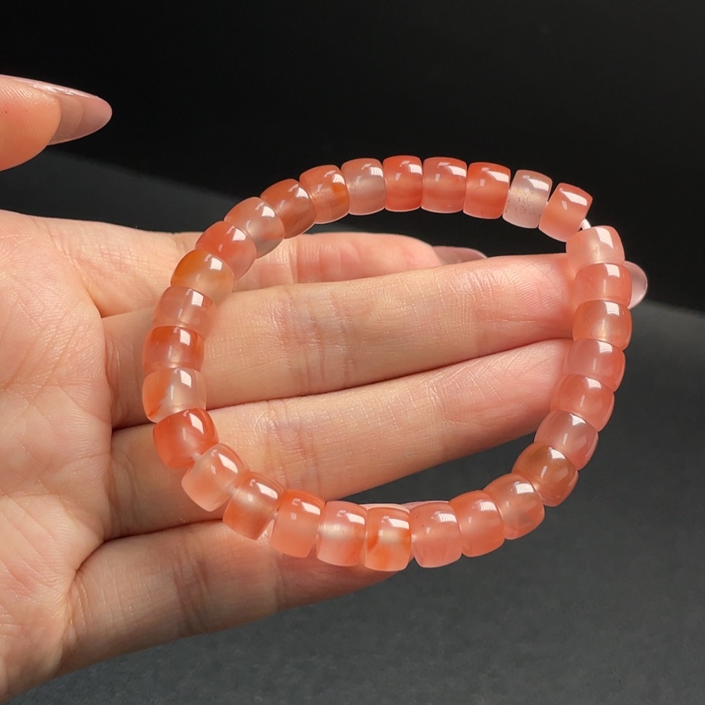 C29341443 South Red Agate Bracelet, approx. 8.3mm, total weight about 21.11g, visible organic matter