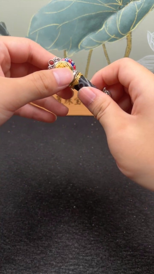 W34994526 Dzi Bead Pendant Total weight approx. 31.8g Size approx. 12.7mm