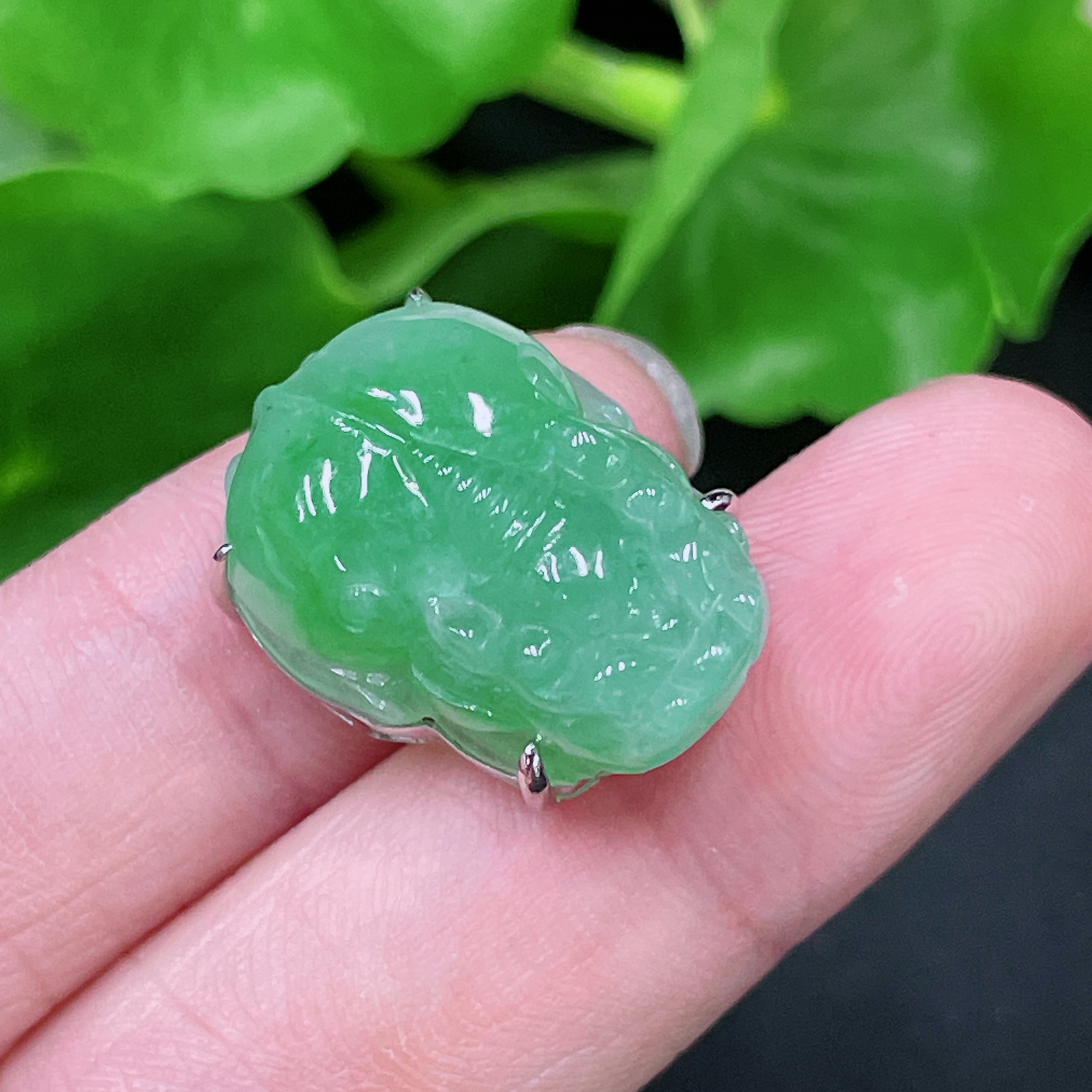 F33944077 Jadeite Pendant with 18K Gold Setting, Total Weight Approx. 5.7g